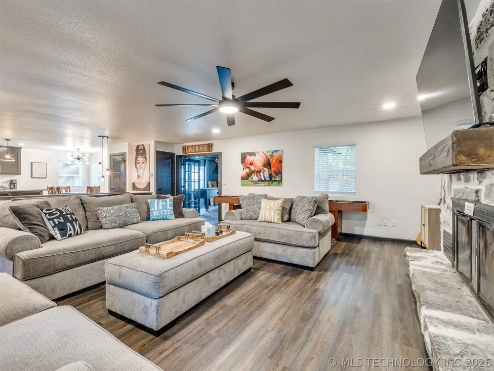 11 Port Duncan Afton, OK 74331