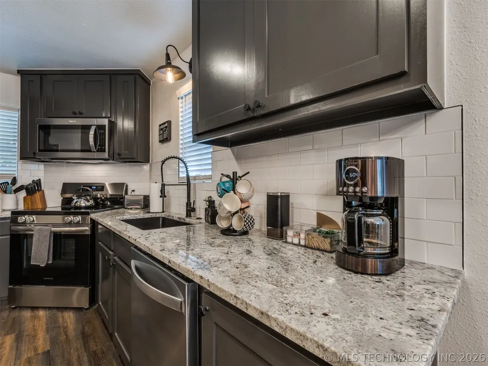11 Port Duncan Afton, OK 74331