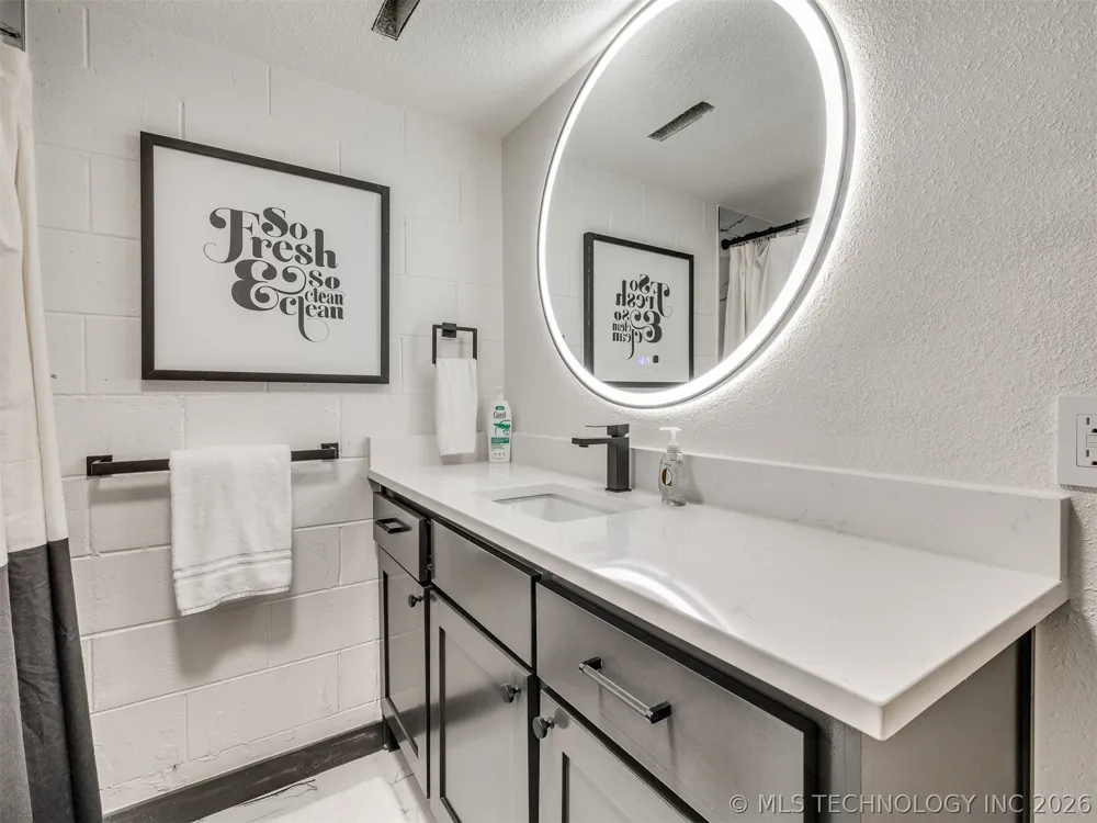 11 Port Duncan Afton, OK 74331