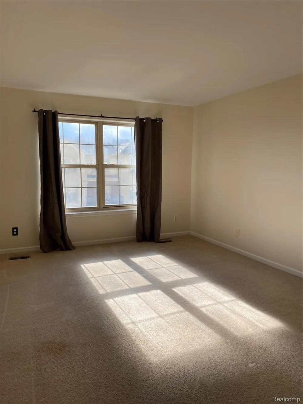 1394 Ashford Court Troy City, MI 48084