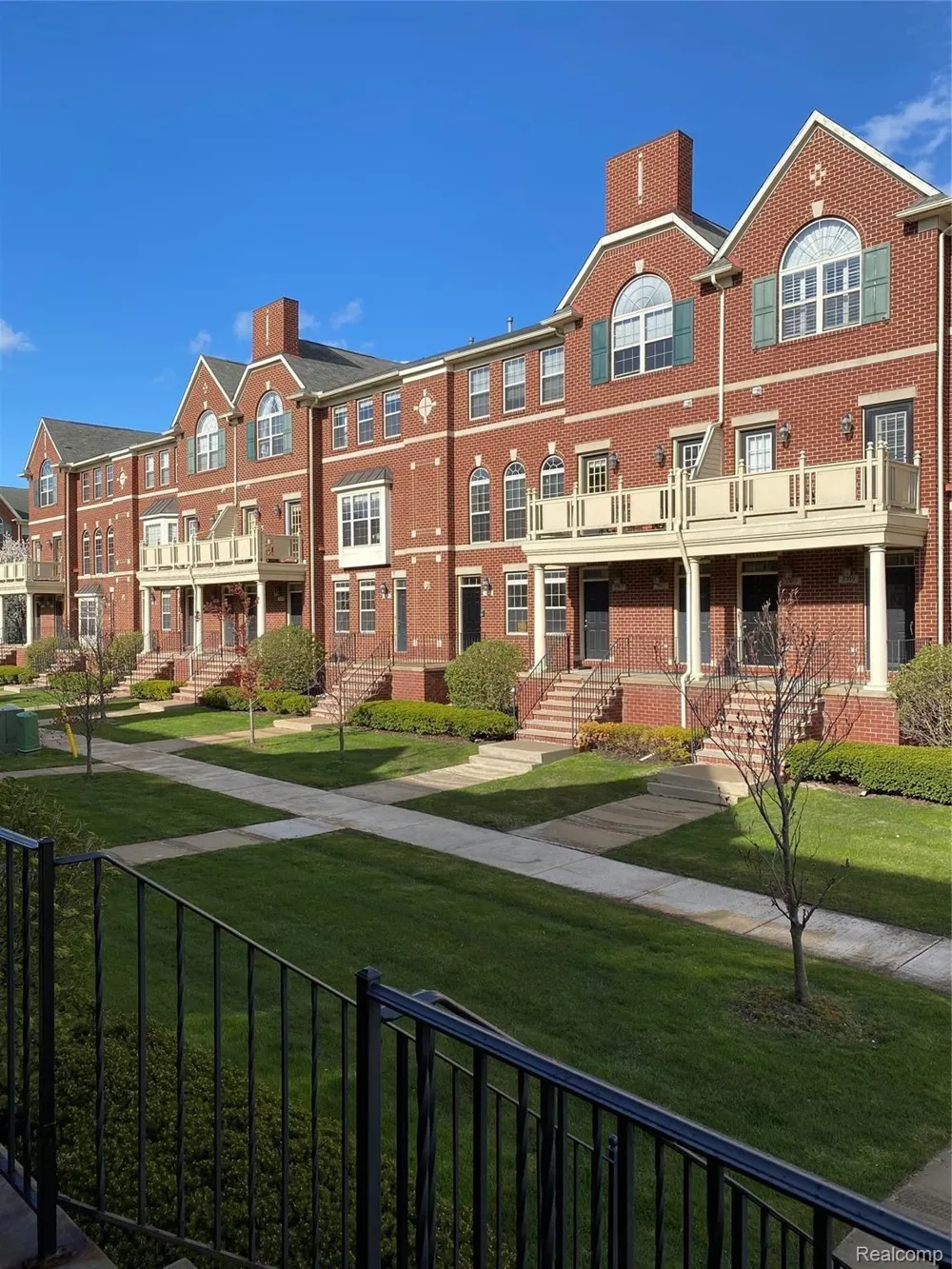 1394 Ashford Court Troy City, MI 48084