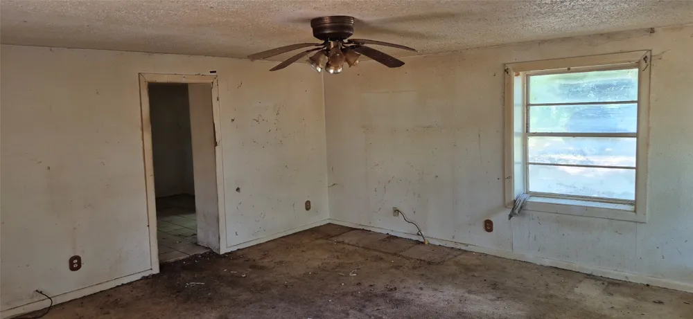 166 Seldon Loop Bowie, TX 76230