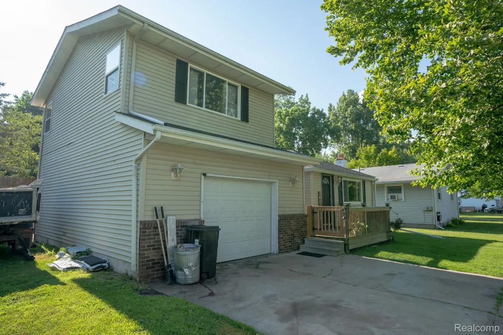 108 Carolina Avenue Marysville City, MI 48040