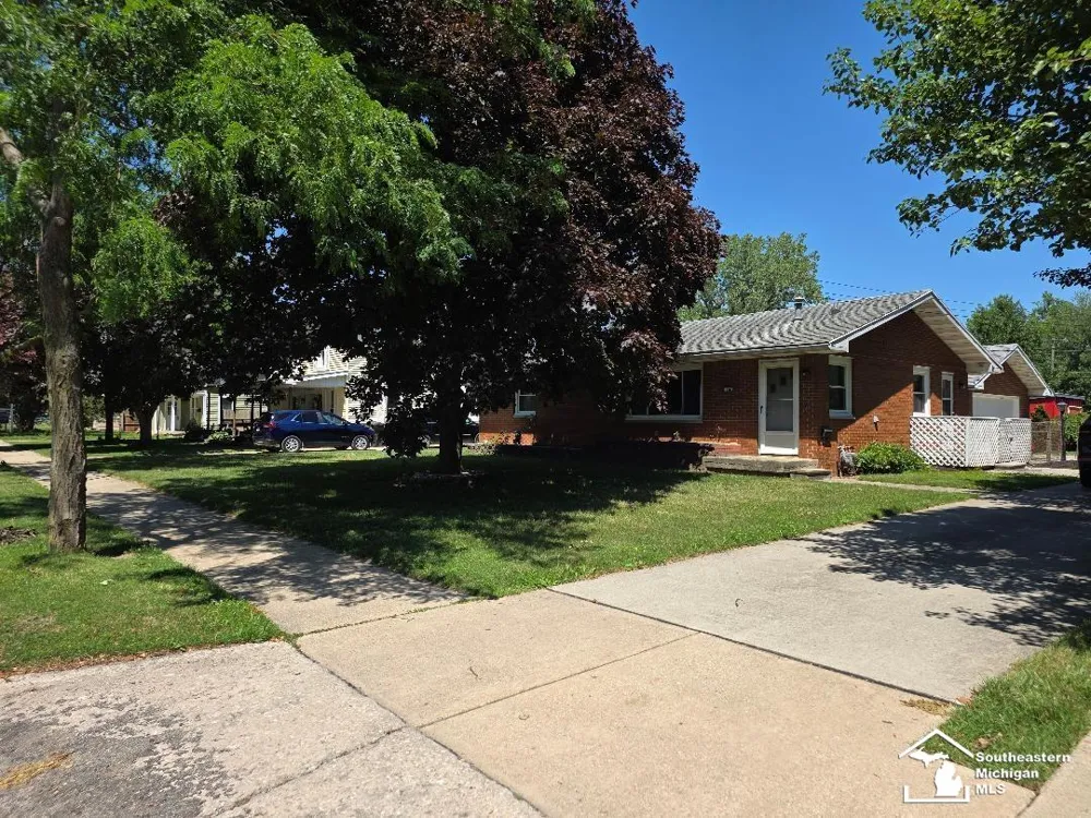 240 Ypsilanti Street Dundee Village, MI 48131