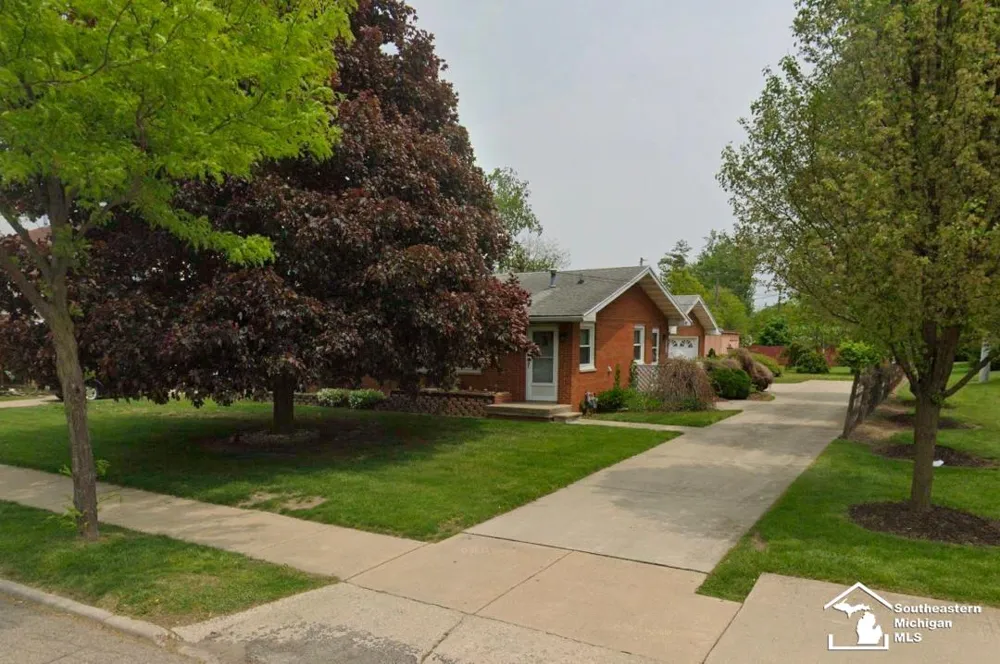 240 Ypsilanti Street Dundee Village, MI 48131