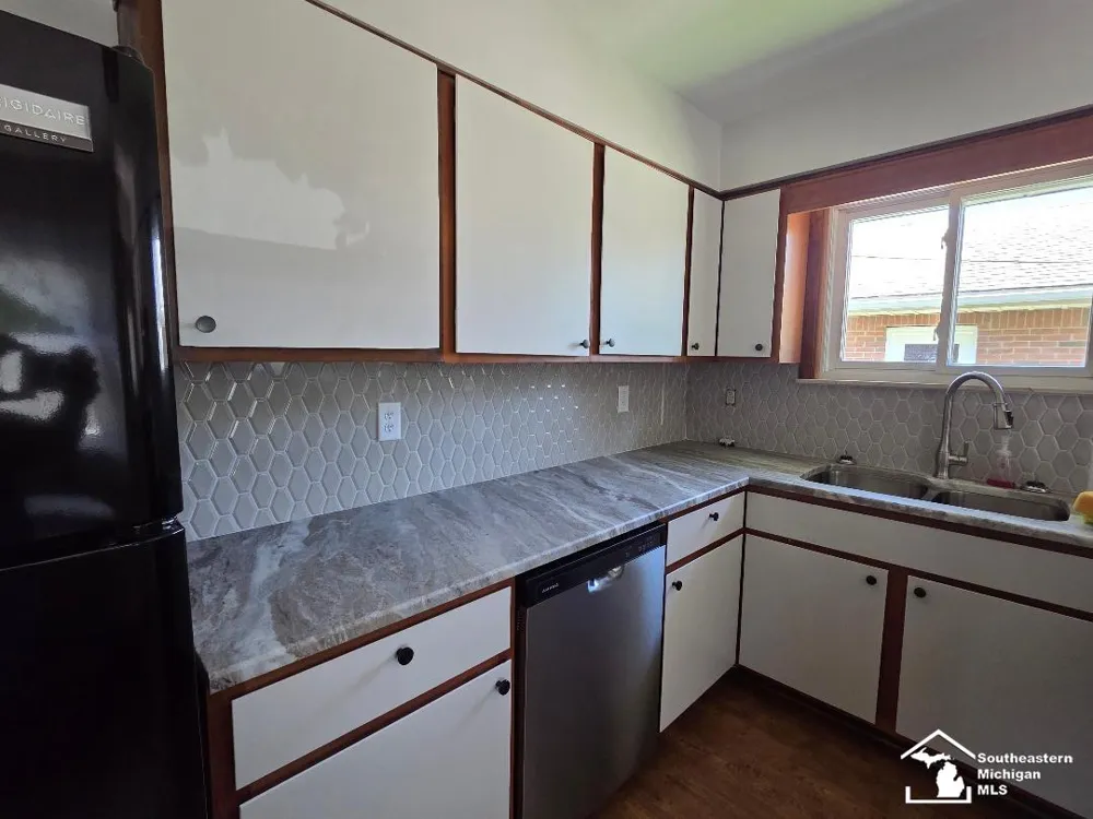 240 Ypsilanti Street Dundee Village, MI 48131