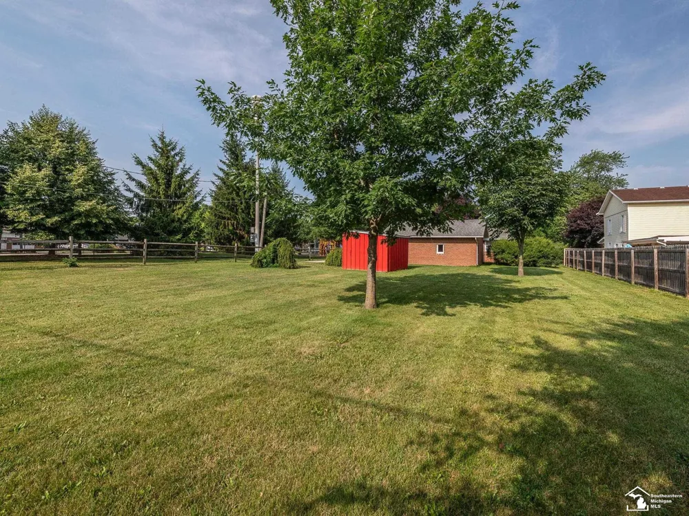 240 Ypsilanti Street Dundee Village, MI 48131