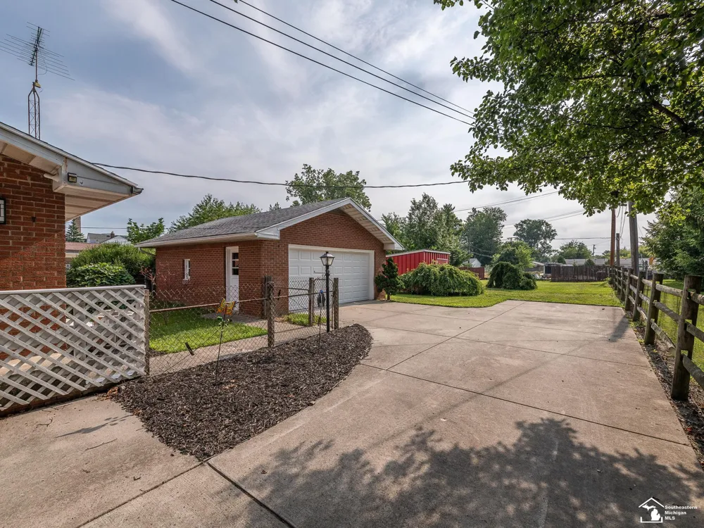 240 Ypsilanti Street Dundee Village, MI 48131
