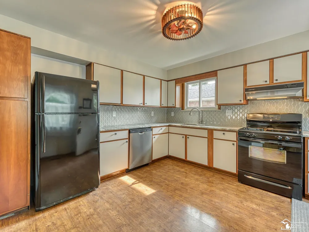 240 Ypsilanti Street Dundee Village, MI 48131