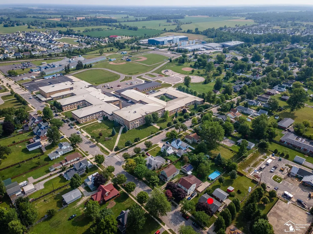 240 Ypsilanti Street Dundee Village, MI 48131