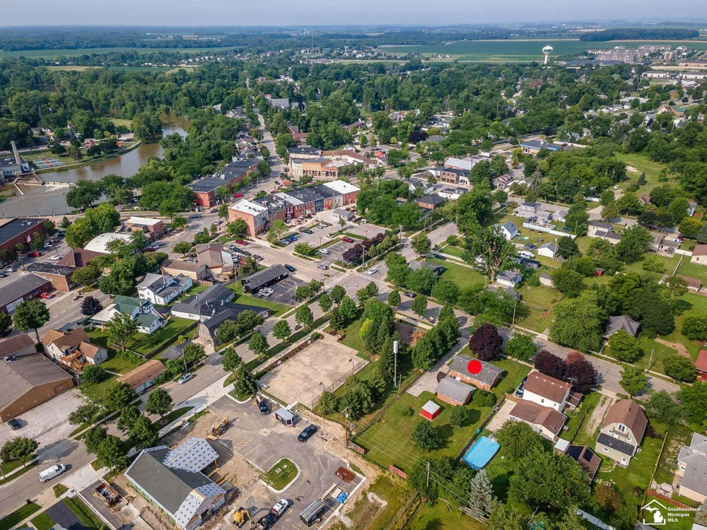 240 Ypsilanti Street Dundee Village, MI 48131