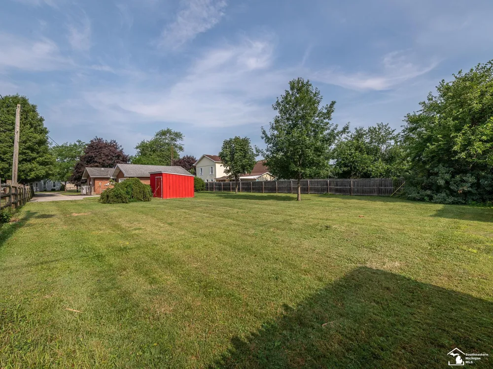 240 Ypsilanti Street Dundee Village, MI 48131