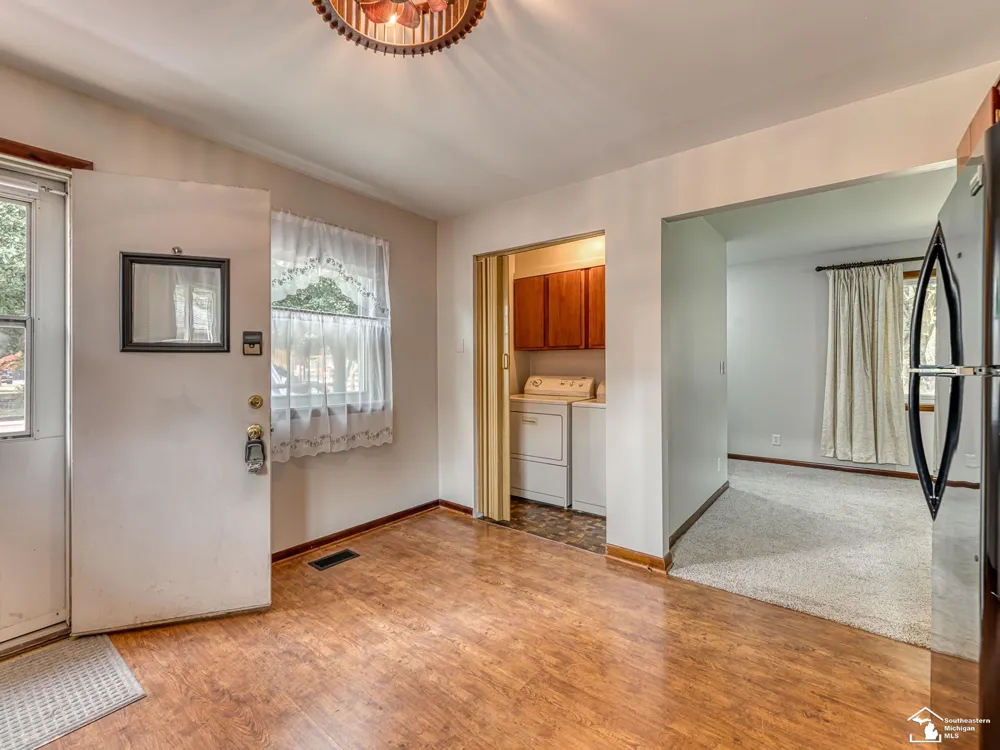 240 Ypsilanti Street Dundee Village, MI 48131