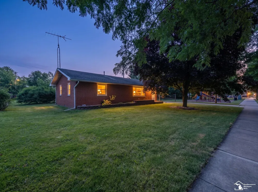 240 Ypsilanti Street Dundee Village, MI 48131