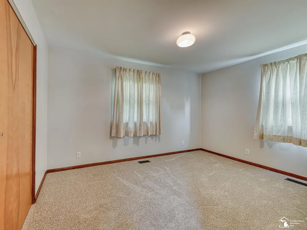 240 Ypsilanti Street Dundee Village, MI 48131