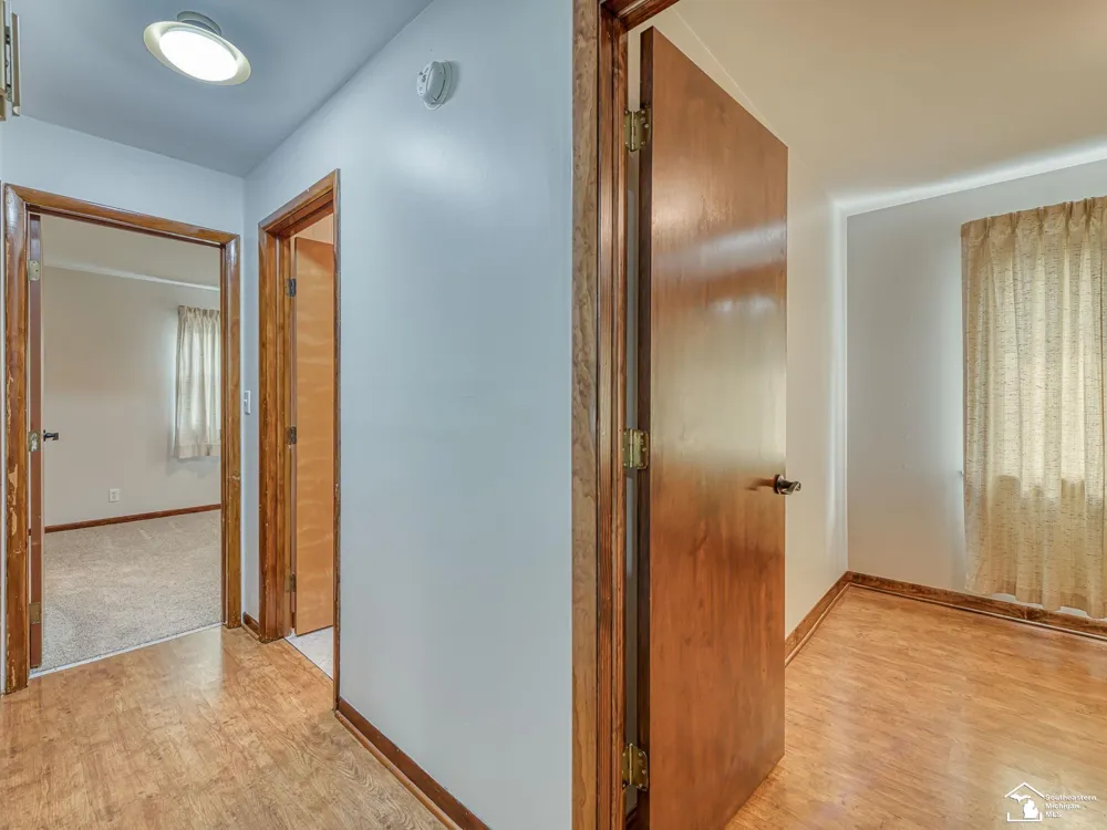 240 Ypsilanti Street Dundee Village, MI 48131