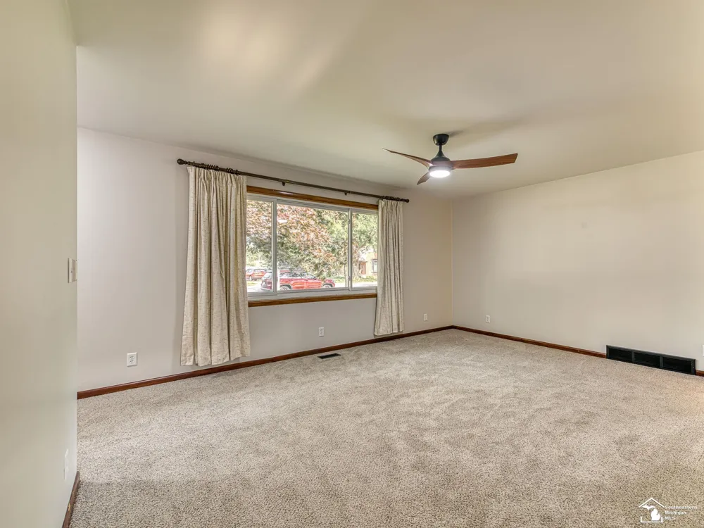 240 Ypsilanti Street Dundee Village, MI 48131