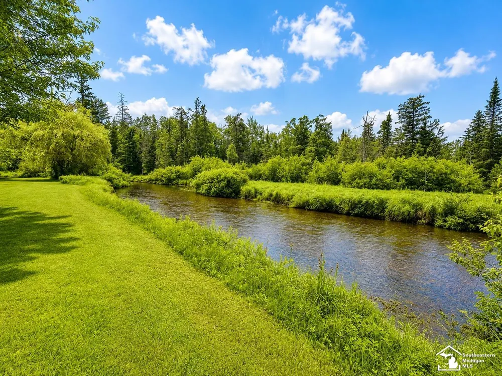 13881 Airport Road Avery Township, MI 49709