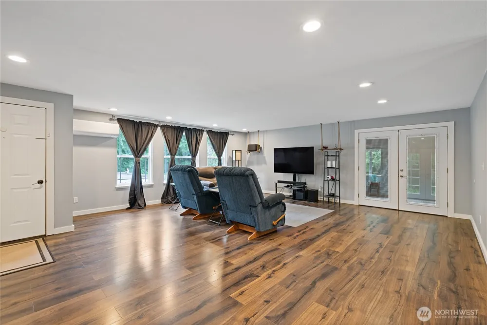 265 Easy Street Road Silverlake, WA 98645
