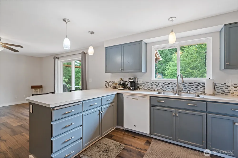 265 Easy Street Road Silverlake, WA 98645