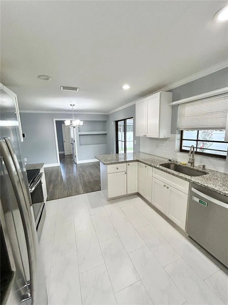 4633 BROOKSDALE DRIVE Sarasota, FL 34232