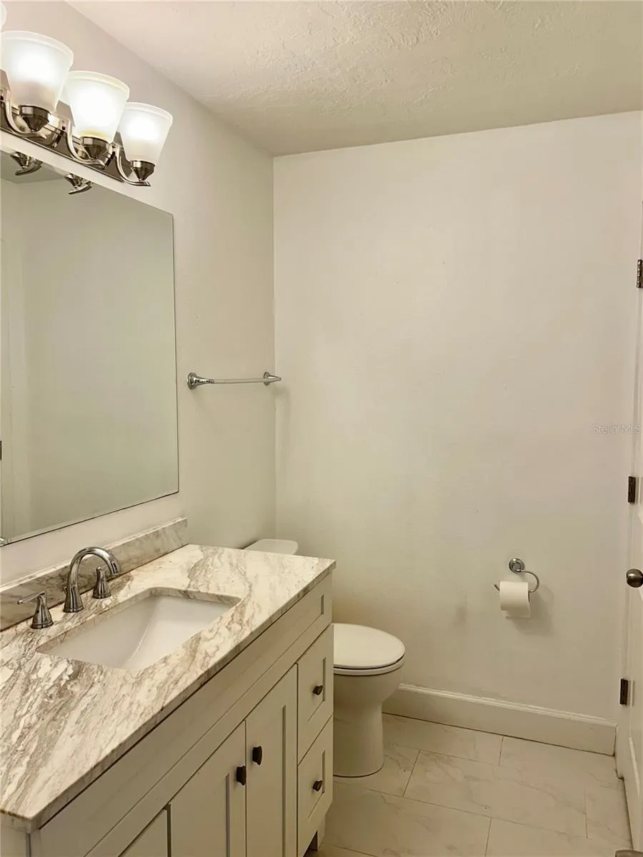 4633 BROOKSDALE DRIVE Sarasota, FL 34232