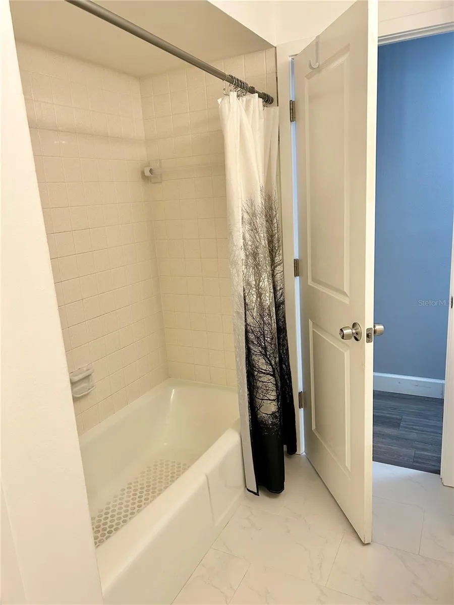 4633 BROOKSDALE DRIVE Sarasota, FL 34232