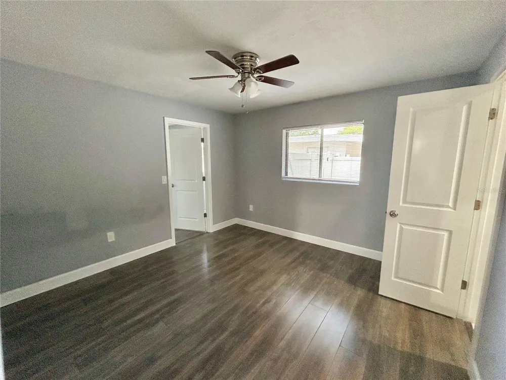 4633 BROOKSDALE DRIVE Sarasota, FL 34232