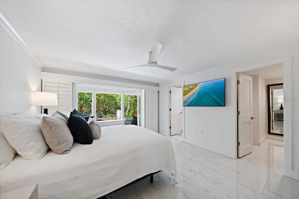 706 SPANISH DRIVE S Longboat Key, FL 34228