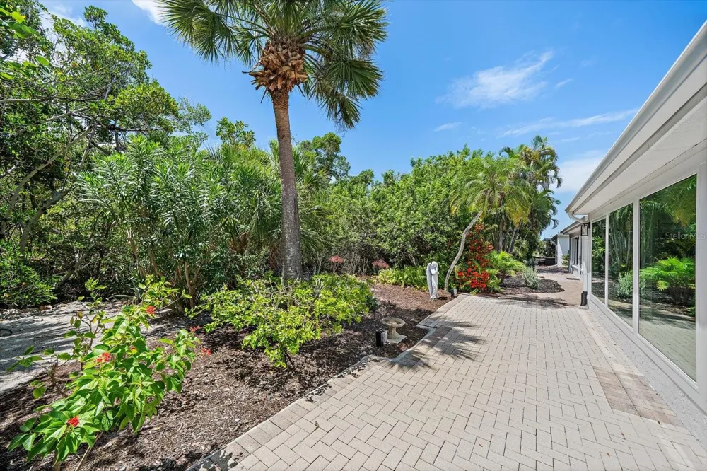 706 SPANISH DRIVE S Longboat Key, FL 34228