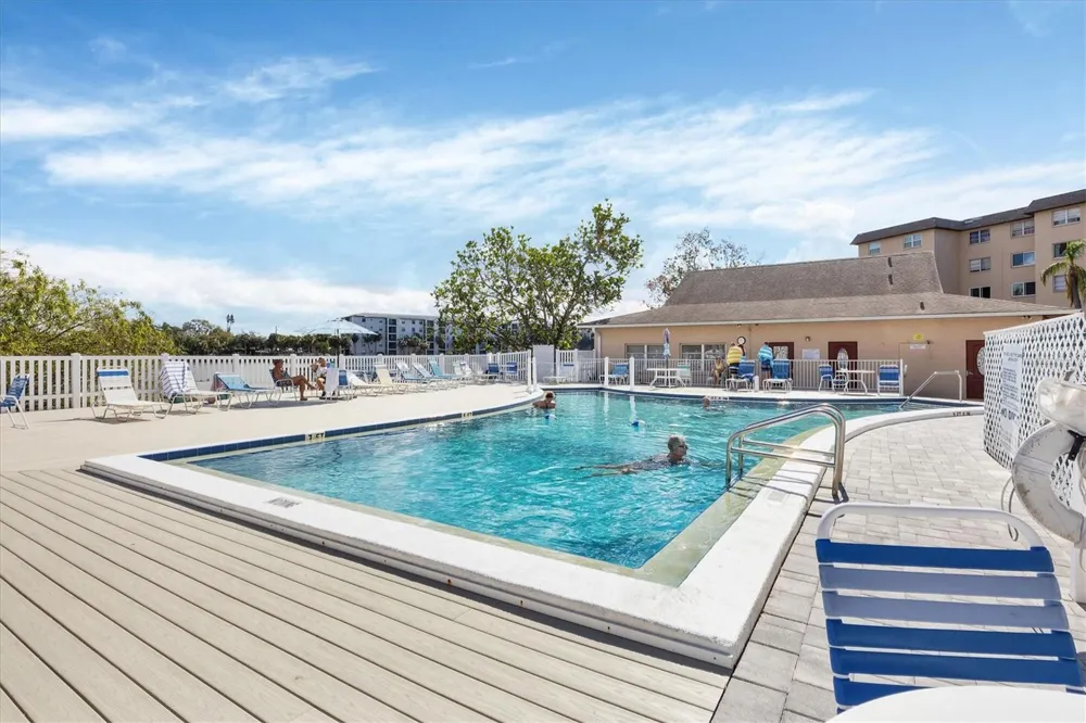 4143 HERON WAY #207 BLDG E Bradenton, FL 34205