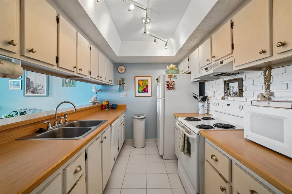 450 S GULFVIEW BOULEVARD #605 Clearwater Beach, FL 33767