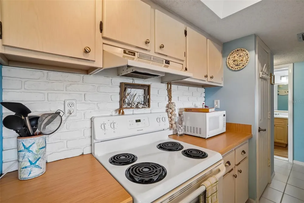 450 S GULFVIEW BOULEVARD #605 Clearwater Beach, FL 33767