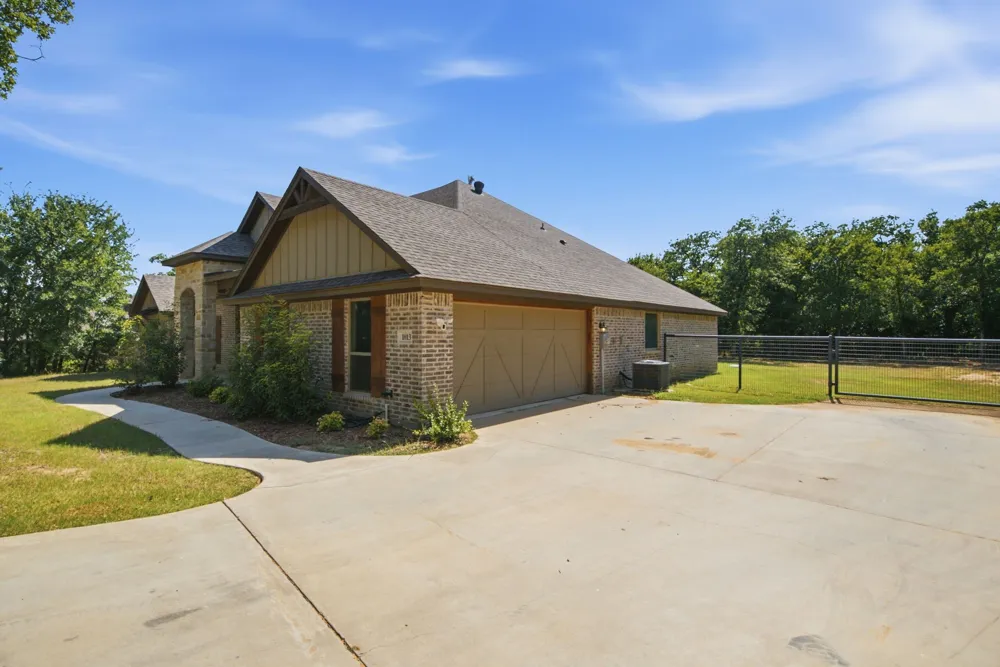 1013 Churchill Lane Millsap, TX 76066