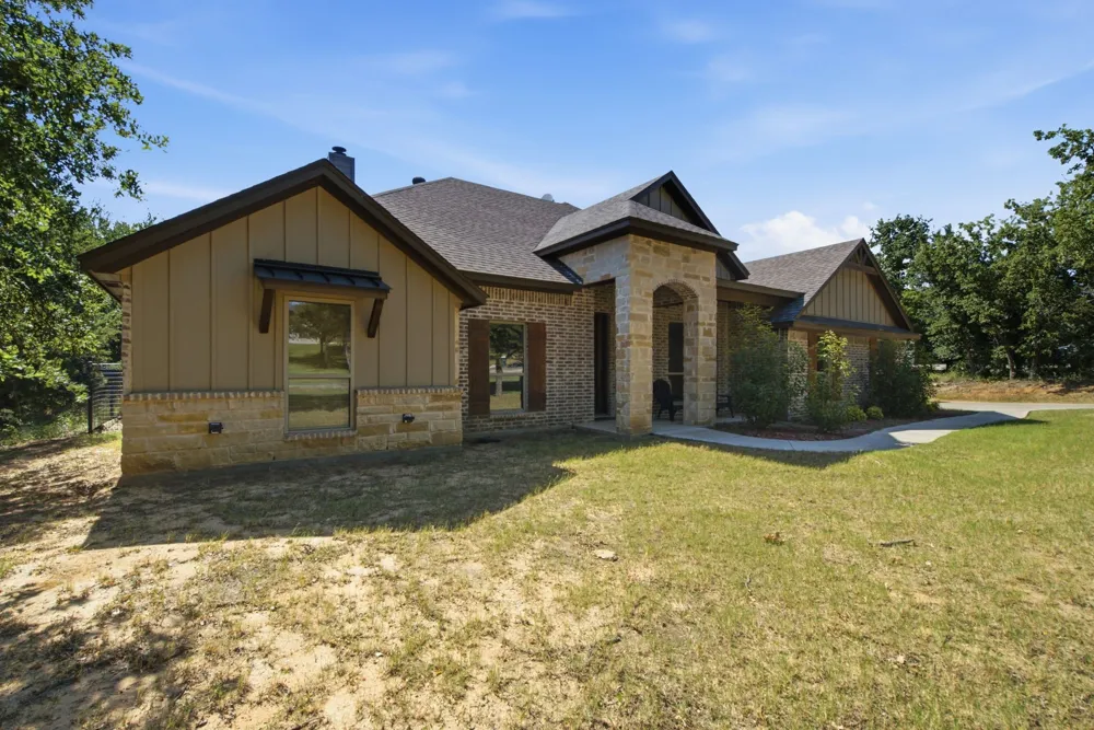 1013 Churchill Lane Millsap, TX 76066