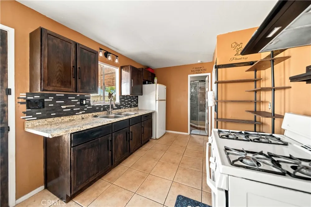 12591 Daisy Boron, CA 93516