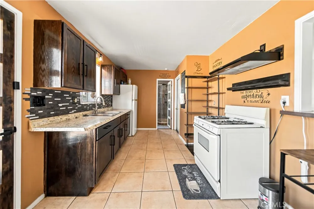 12591 Daisy Boron, CA 93516