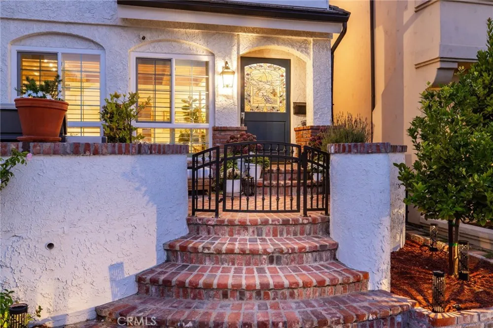 205 4th street Seal Beach, CA 90740