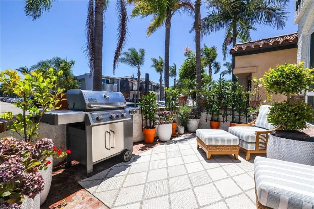 205 4th street Seal Beach, CA 90740