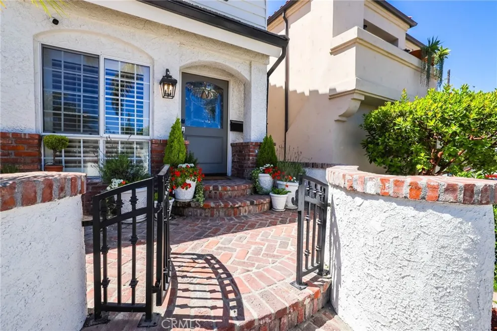 205 4th street Seal Beach, CA 90740