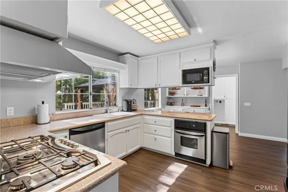 955 Teakwood Drive Lake Arrowhead, CA 92352