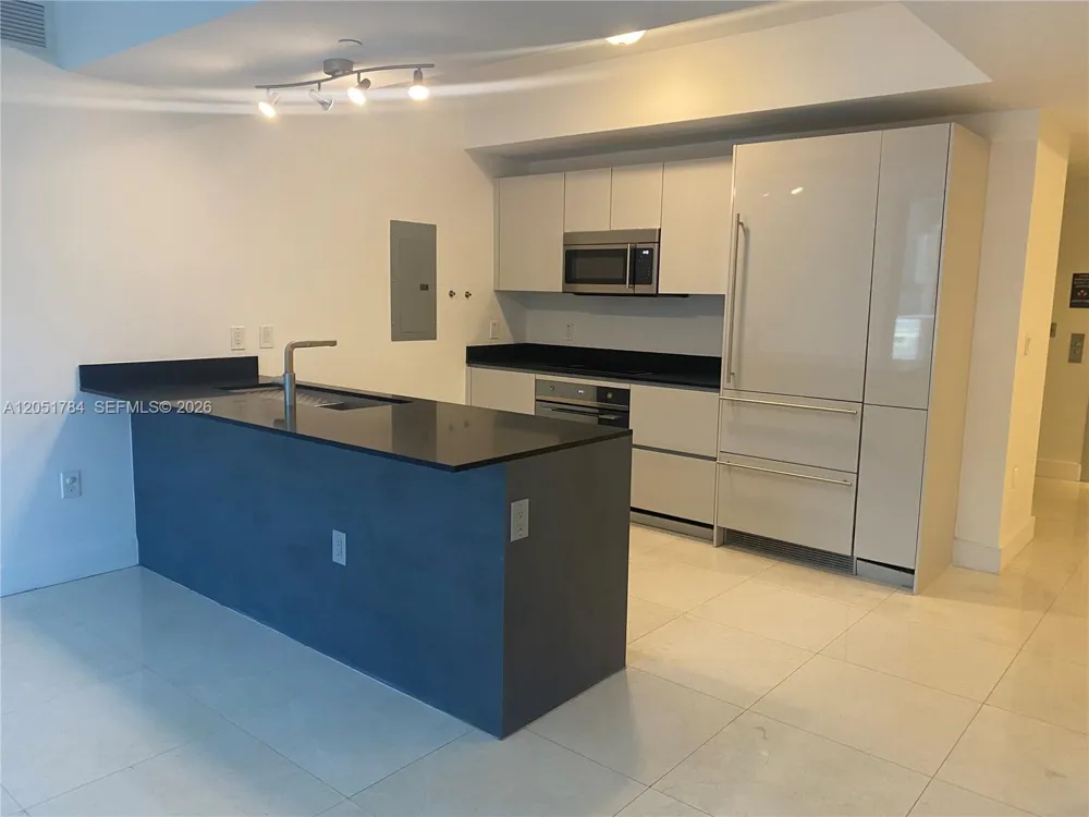 1010 Brickell Ave #1403 Miami, FL 33131