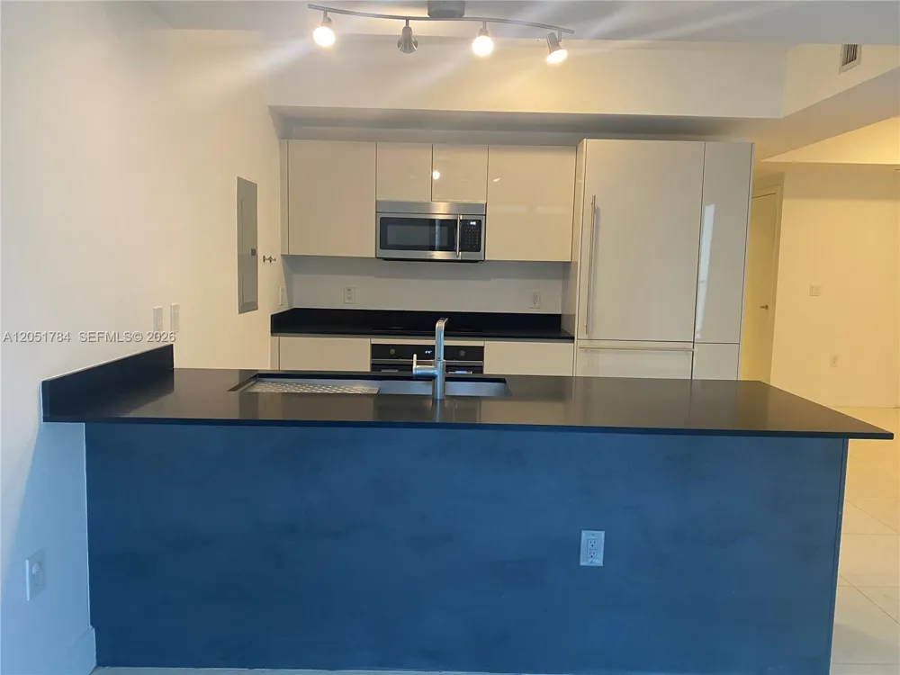 1010 Brickell Ave #1403 Miami, FL 33131