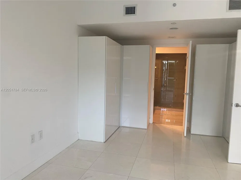 1010 Brickell Ave #1403 Miami, FL 33131