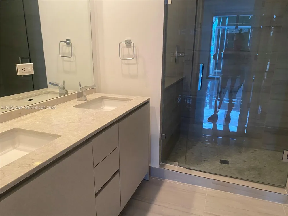 1010 Brickell Ave #1403 Miami, FL 33131
