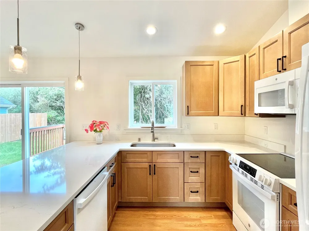 382 S Wynoochee Drive SW Ocean Shores, WA 98569