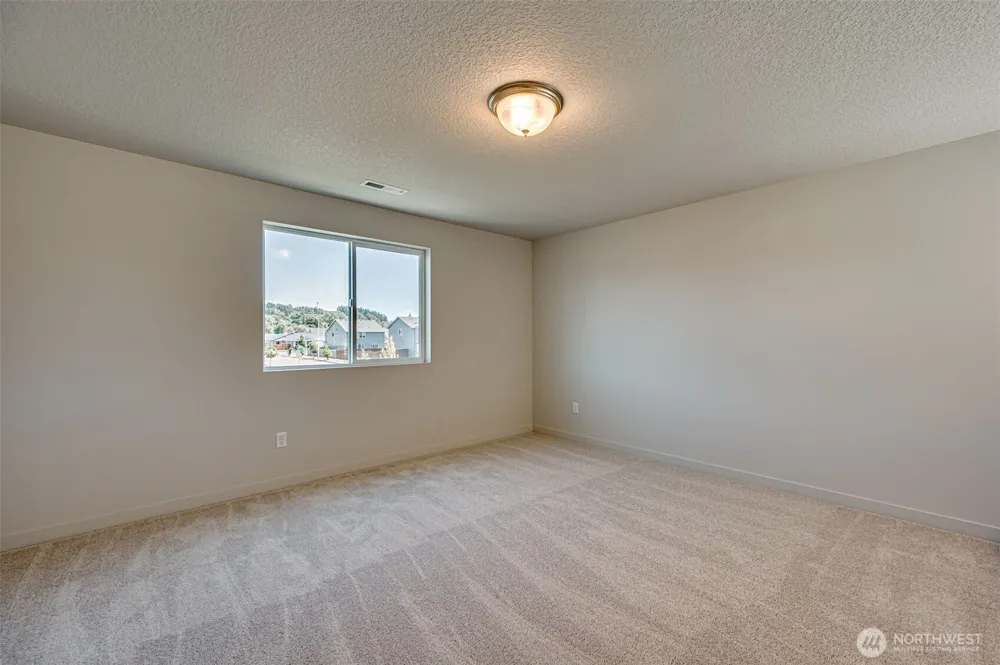 2002 Henderson Way Longview, WA 98632
