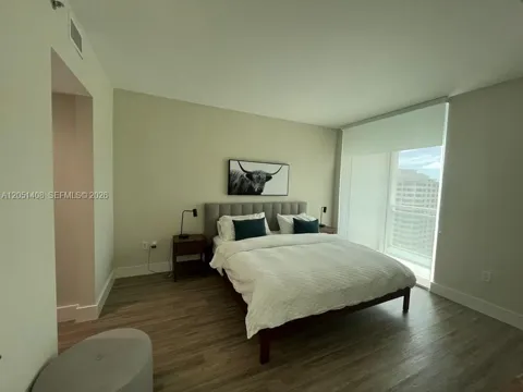 951 Brickell Ave #1706