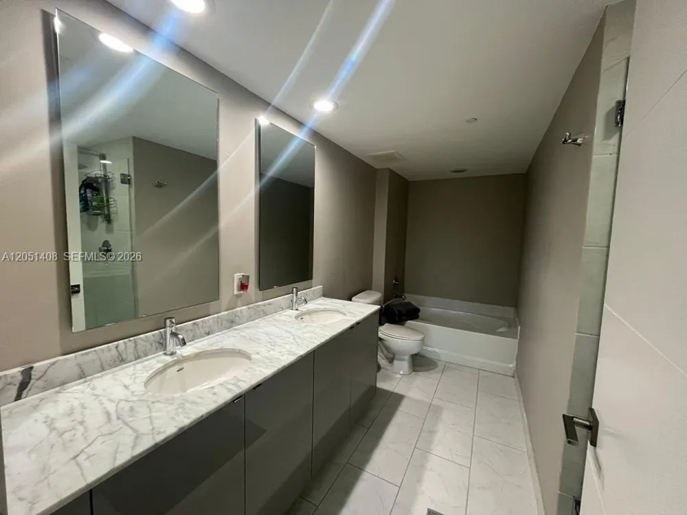 951 Brickell Ave #1706 Miami, FL 33131