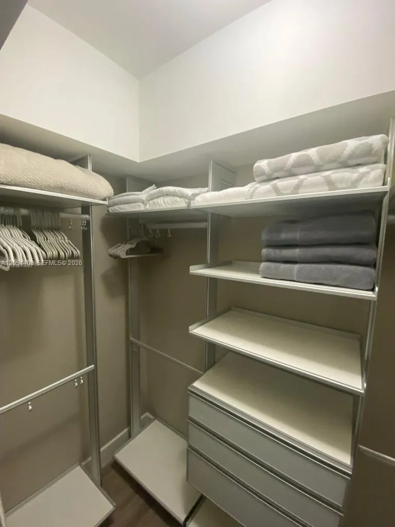 951 Brickell Ave #1706 Miami, FL 33131